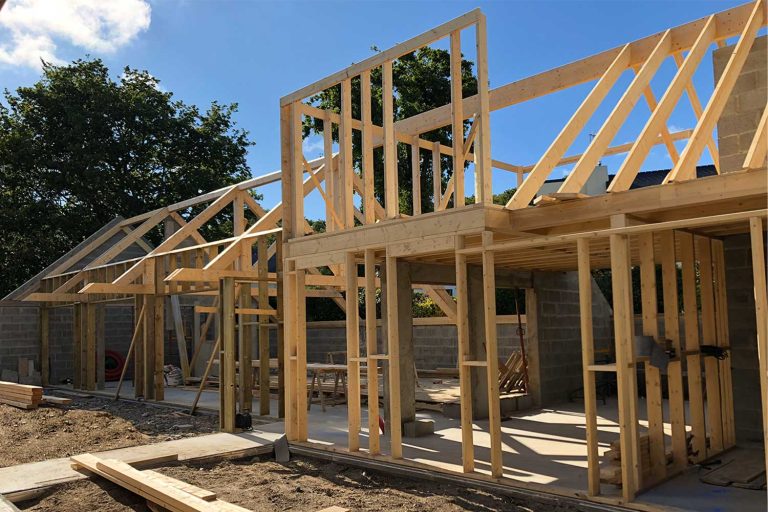 Lire la suite à propos de l’article Ossature bois : un choix durable pour vos extensions ou constructions