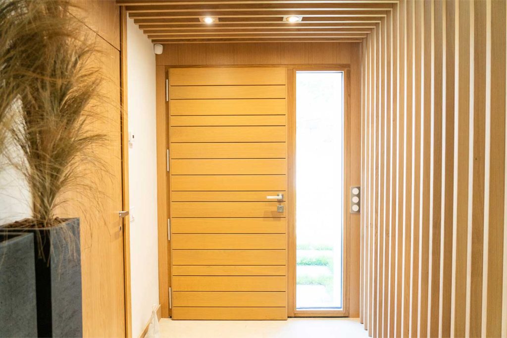 Lire la suite à propos de l’article Rénover sa porte d’entrée : pourquoi le sur-mesure fait la différence ?