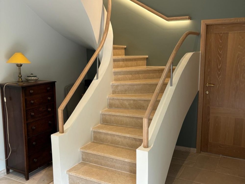 Escaliers sur mesure : allier design, sécurité et fonctionnalité