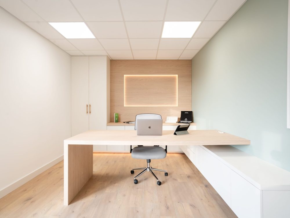 Créer un bureau sur mesure chez-soi : esthétique et productivité garanties