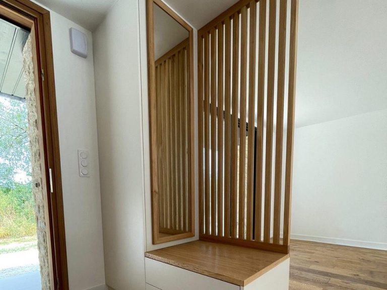 Lire la suite à propos de l’article Cloisons & claustras bois : créez des espaces cosy pour l&rsquo;hiver