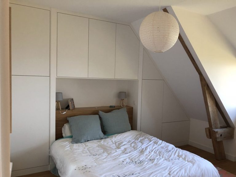 Lire la suite à propos de l’article Chambre sur mesure : confort, rangement et style dans un même projet
