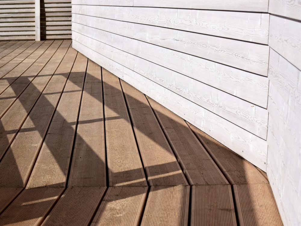 Terrasse bois : comment choisir l&rsquo;essence adaptée à votre environnement ?